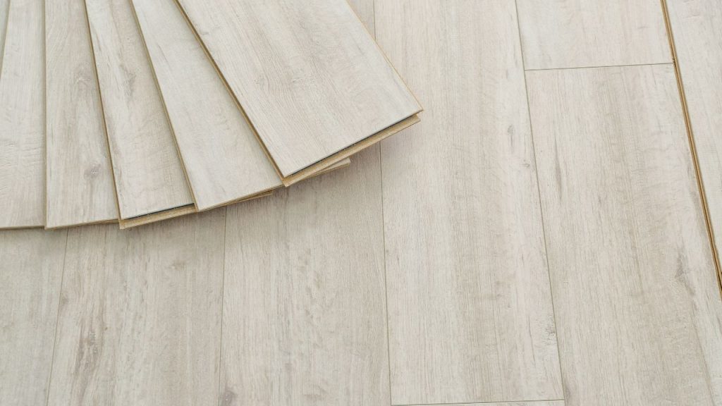 Najczęstsze błędy przy samodzielnym układaniu paneli — jak ich uniknąć?